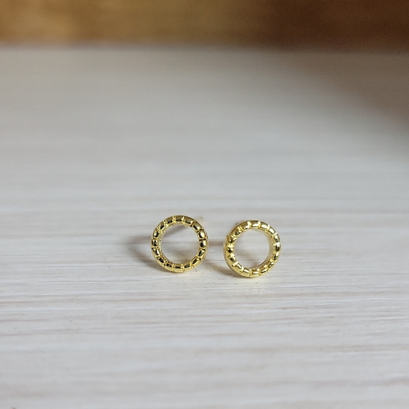 18k Gold Rope Circle Stud Earrings - Picture 7 of 7